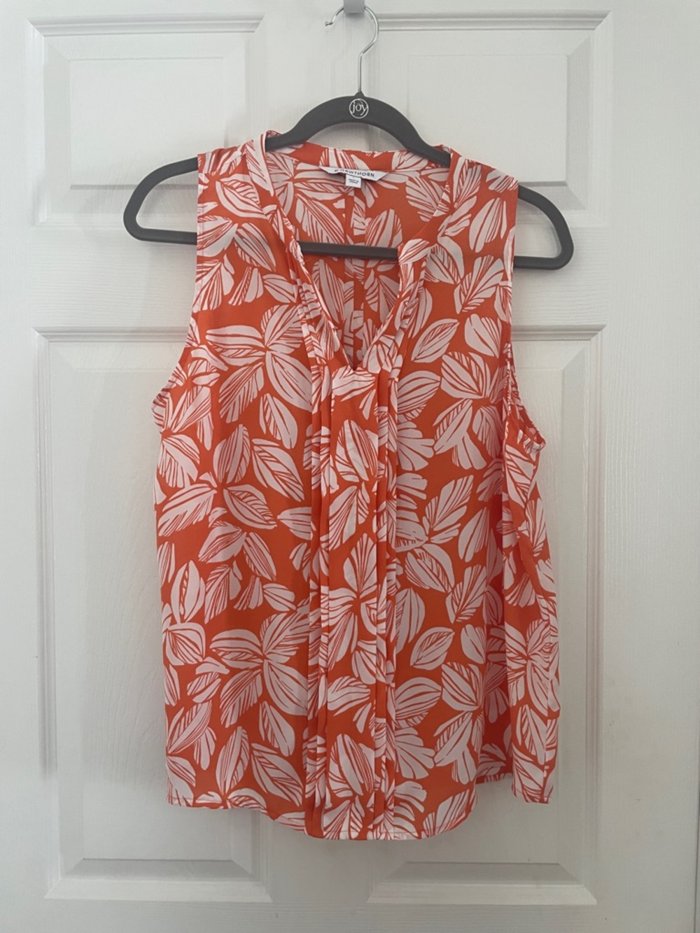 41 Hawthorn Orange and White Leaf-Print Tie-Neck Sleeveless Blouse